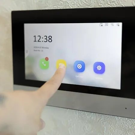 Ivory Seafront With Views!- Fl 19 By Homely شقة