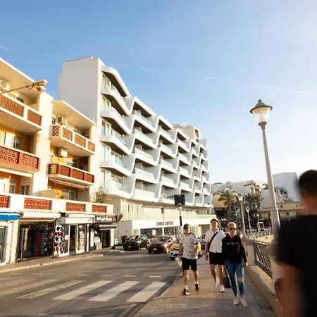 شقة Ivory Seafront With Views!- Fl 19 By Homely خليج سانت بول