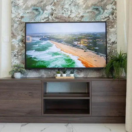 شقة Ivory Seafront With Views!- Fl 19 By Homely خليج سانت بول