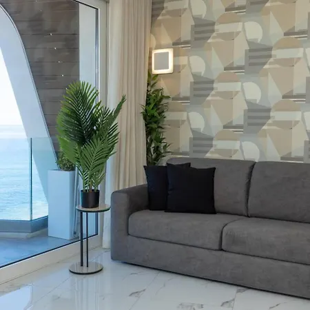 شقة Ivory Seafront With Views!- Fl 19 By Homely خليج سانت بول