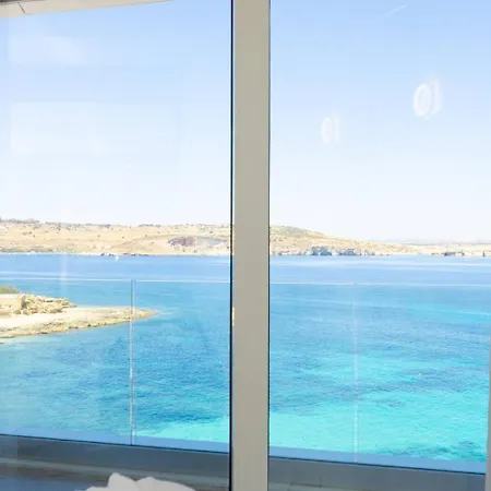 Ivory Seafront With Views!- Fl 19 By Homely *