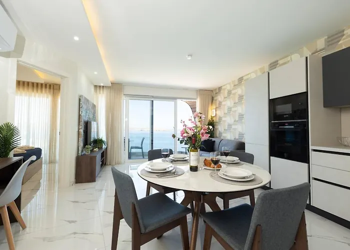 Apartment Ivory Seafront With Views!- Fl 19 By Homely *