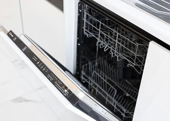 Apartment Ivory Seafront With Views!- Fl 19 By Homely St. Paul's Bay