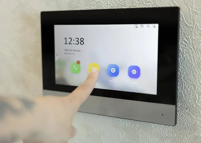 Ivory Seafront With Views!- Fl 19 By Homely Apartment