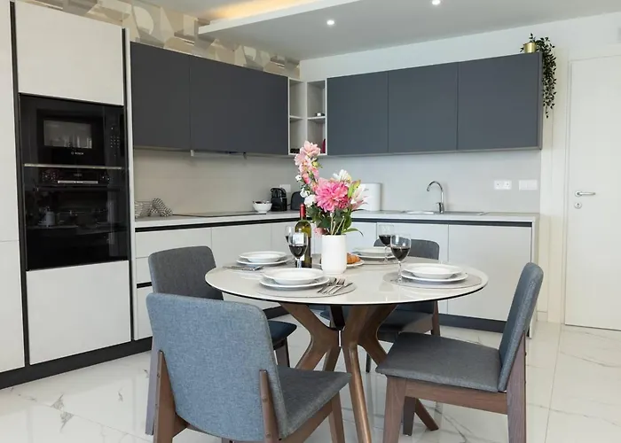 Ivory Seafront With Views!- Fl 19 By Homely * St. Paul's Bay