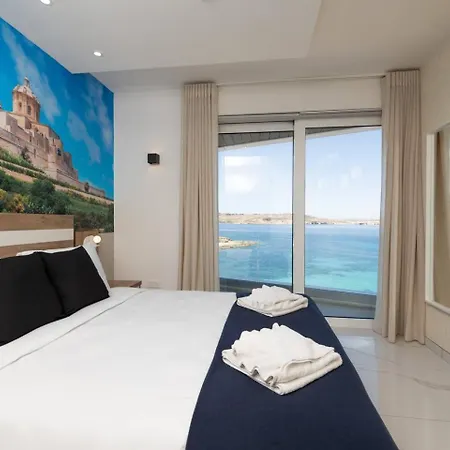 Ivory Seafront With Views!- Fl 19 By Homely